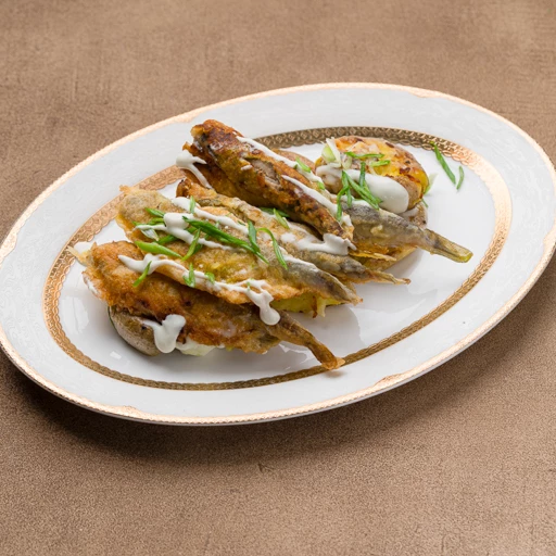 Корюшка с битым картофелем