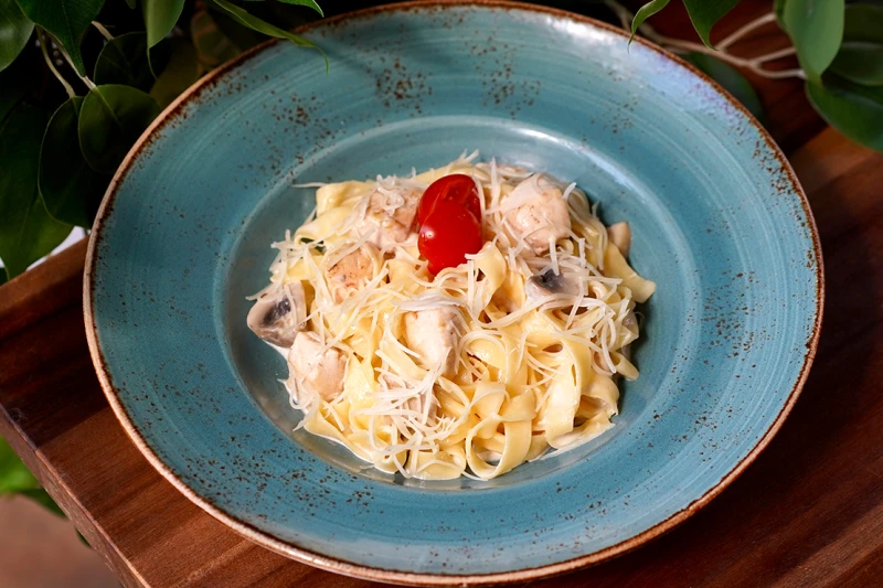 Феттучини с цыплёнком и грибами