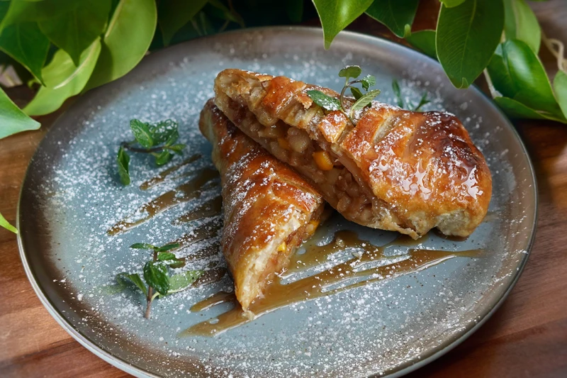 Штрудель с яблоком и грушей