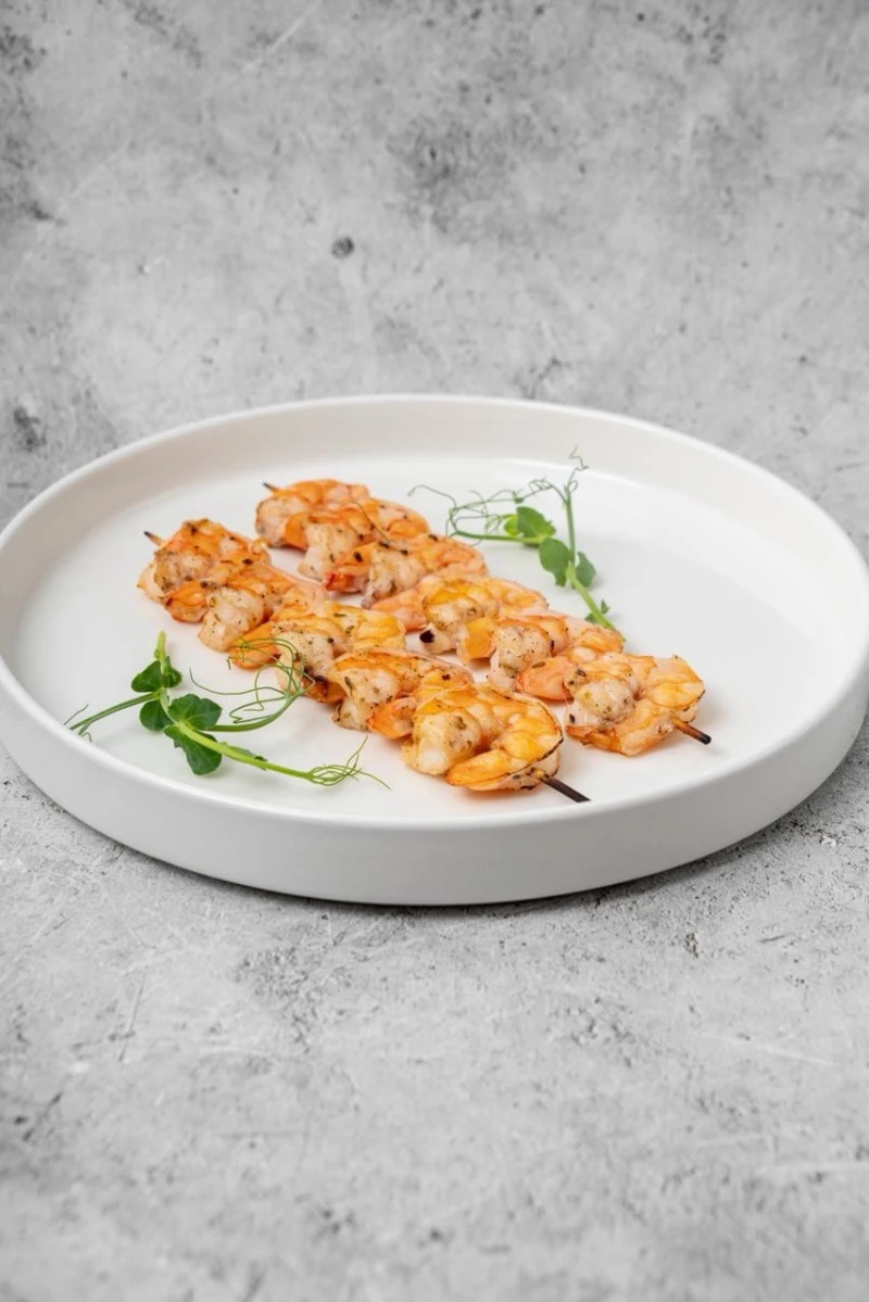 Тигровые креветки на шпажке