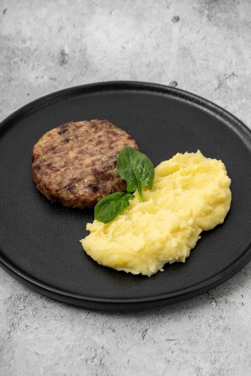 Домашние котлеты с картофельным пюре