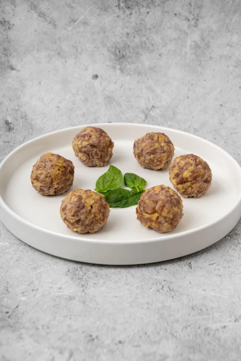 Тефтели из бедра  индейки с булгуром и соусом Дзадзики