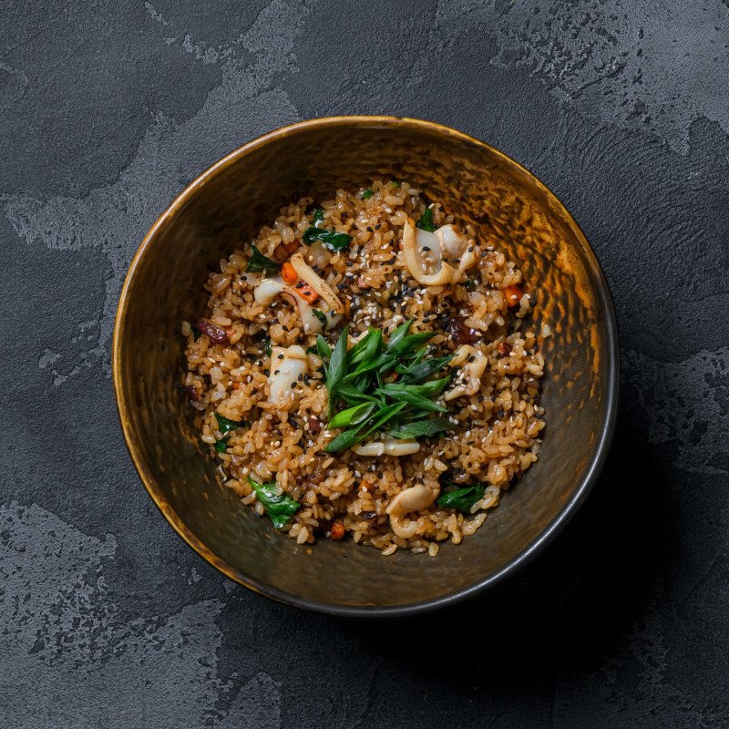 Рис с кальмаром в соусе краб 