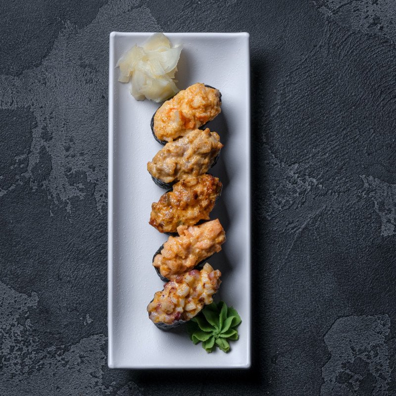 Запеченные спайси суши 