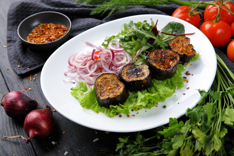 Баклажан запеченый на углях