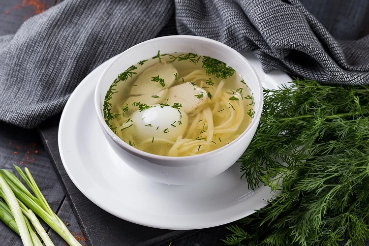 Суп куриный с лапшой