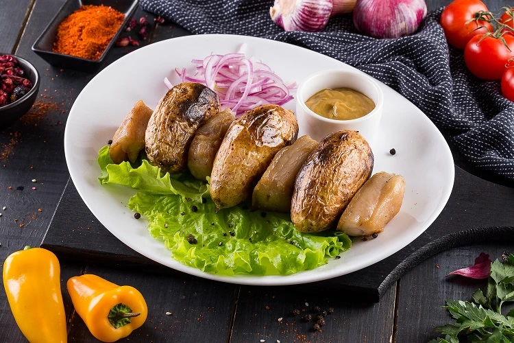 Картофель запеченый в мундире с салом