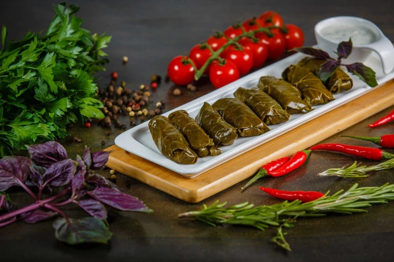 Долма в виноградных листьях