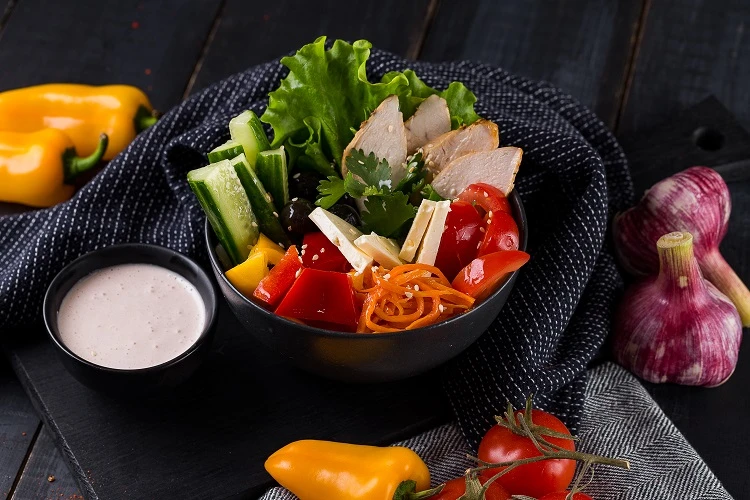 Боул греческий с куриным филе