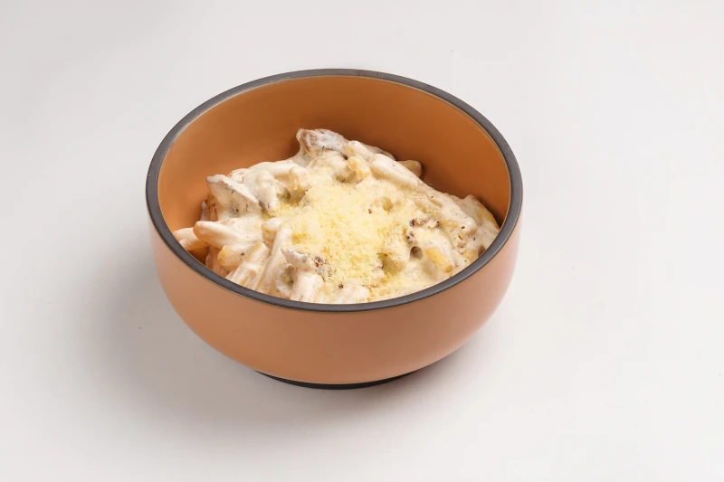Паста казаречче с вяленными томатами и курицней