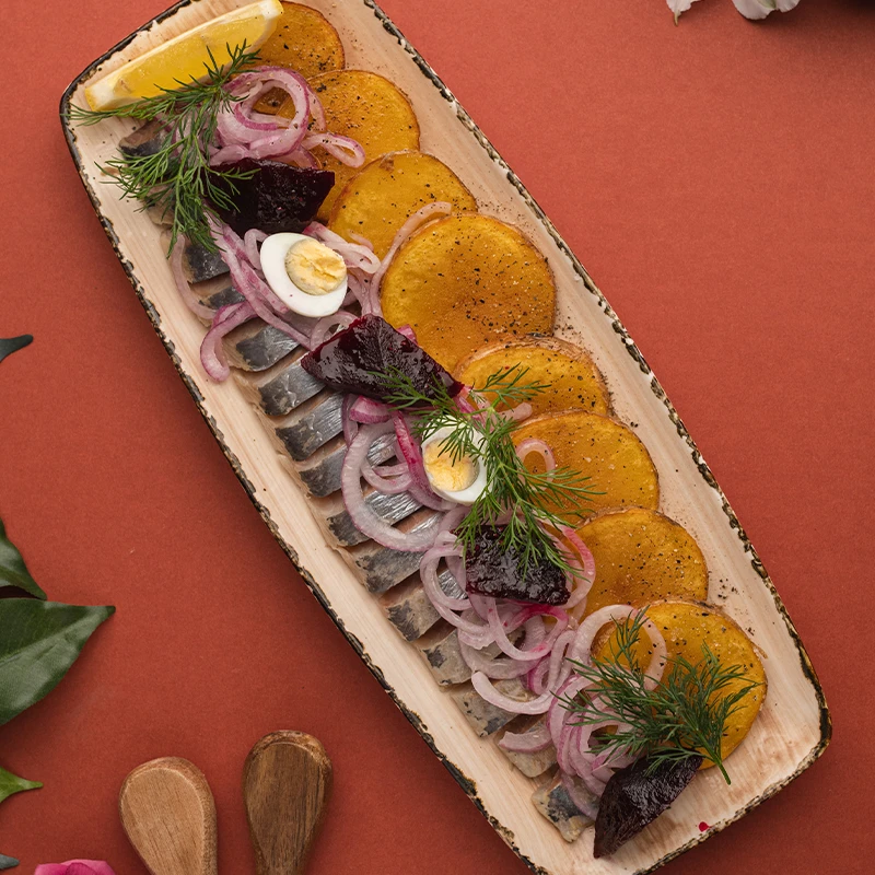 Сельдь пряного посола с картофелем и маринованной свёклой