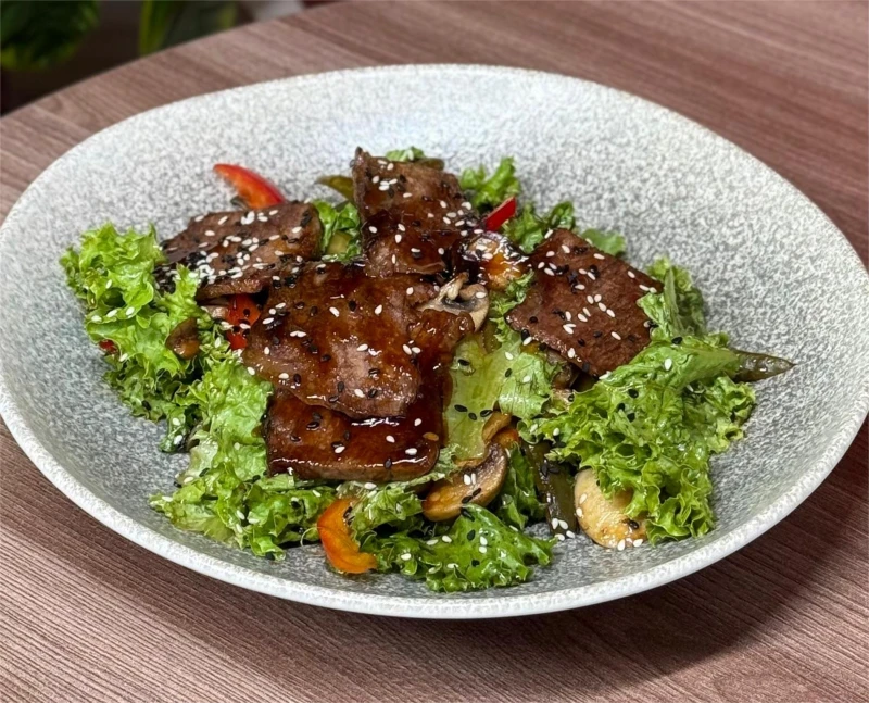 ТЕПЛЫЙ САЛАТ С ТЕЛЯТИНОЙ