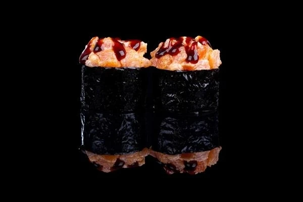 Острый гункан с лососем