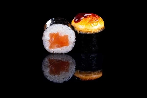 Запеченные мини роллы с лососем