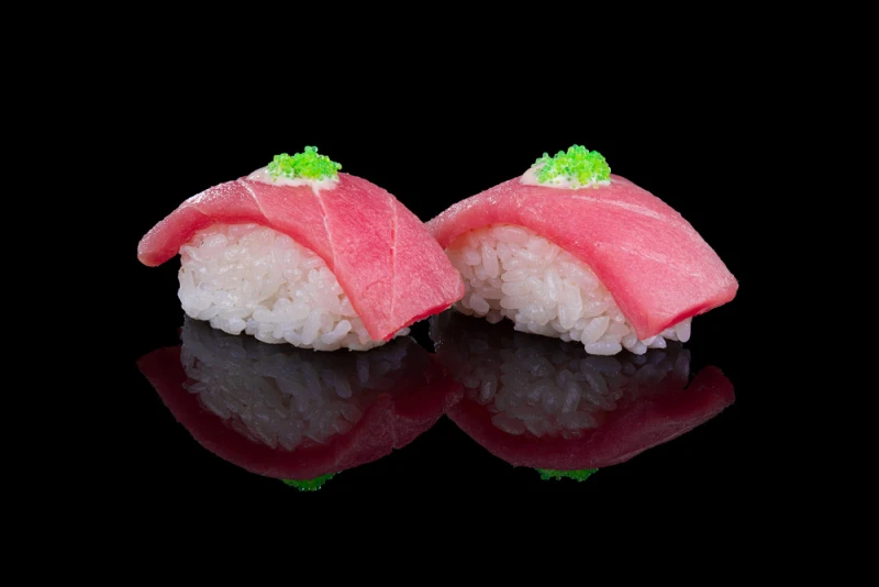Суши с тунцом