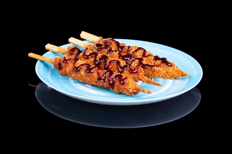 Креветки темпура на шпажках