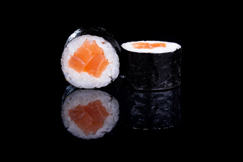 Мини роллы с лососем