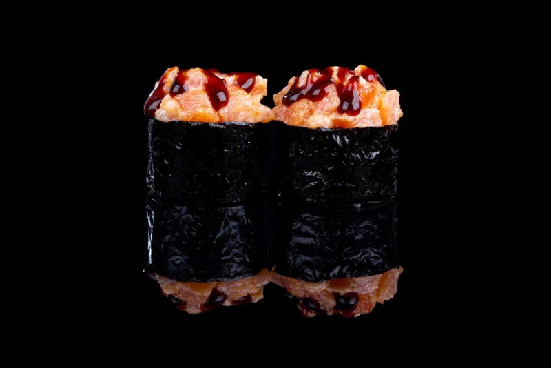 Острый гункан с лососем