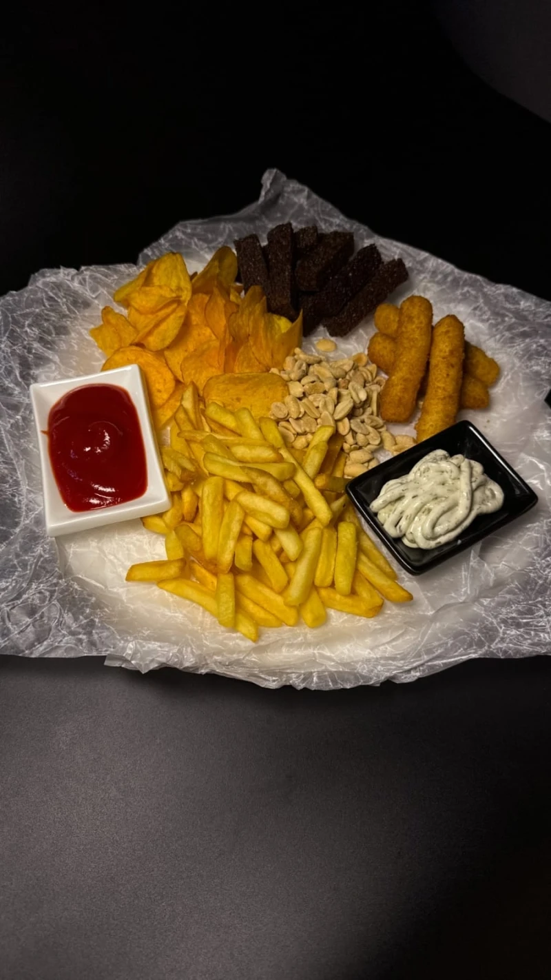 Ассорти из горячих закусок на компанию 640 г