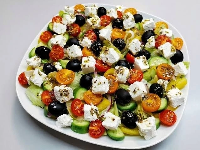 САЛАТЫ И ЗАКУСКИ