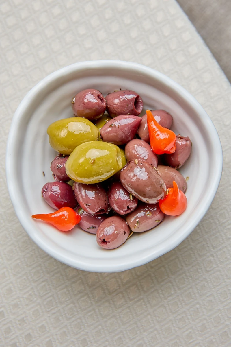 Греческие оливки и перцы 