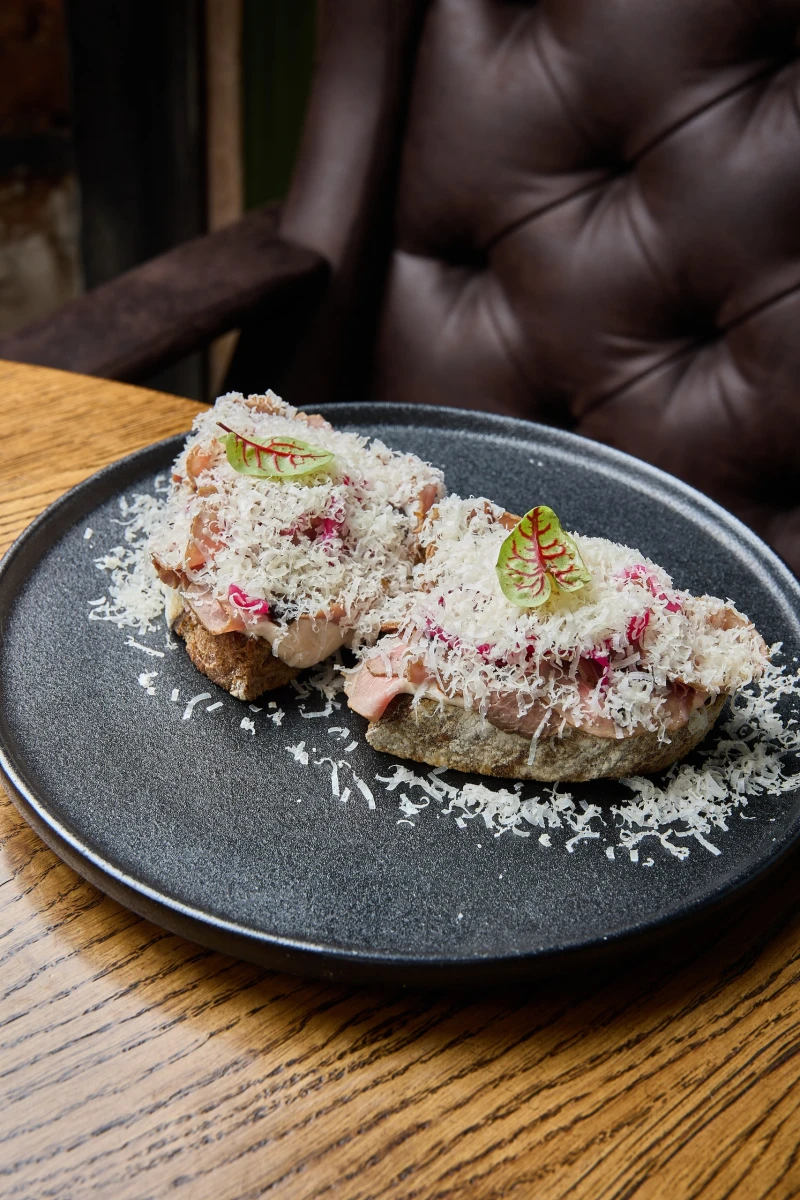 Брускетта с ростбифом