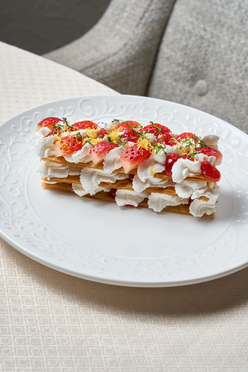 Хрустящий мильфей с ягодами 