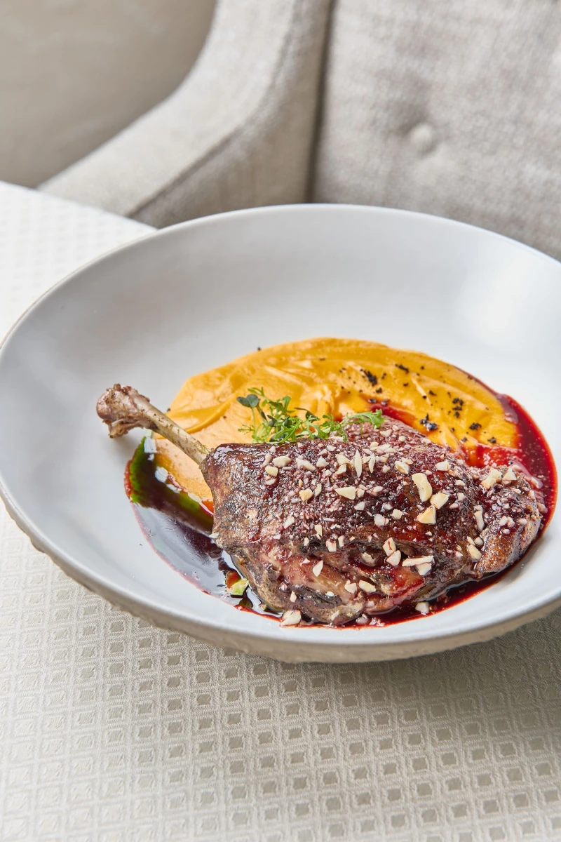 Утиная ножка с кремом из батата