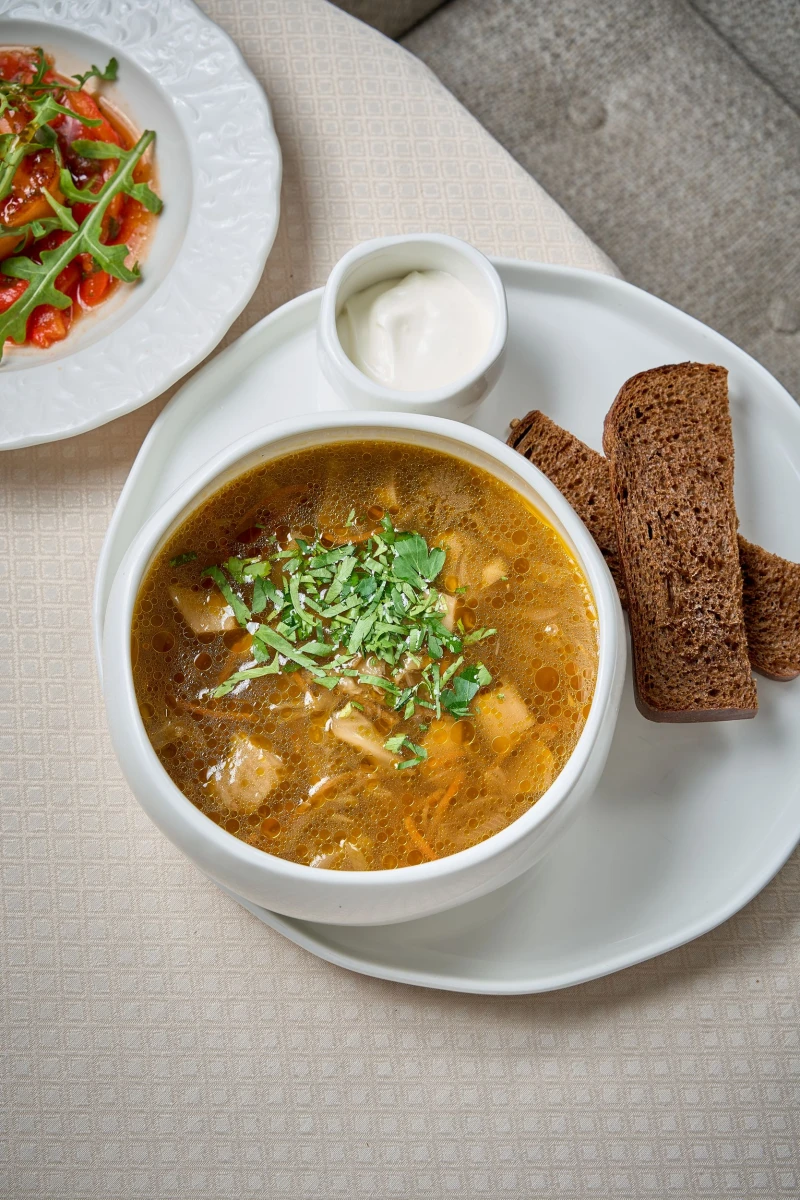 Щи из белых грибов с пастернаком и квашеной капустой 