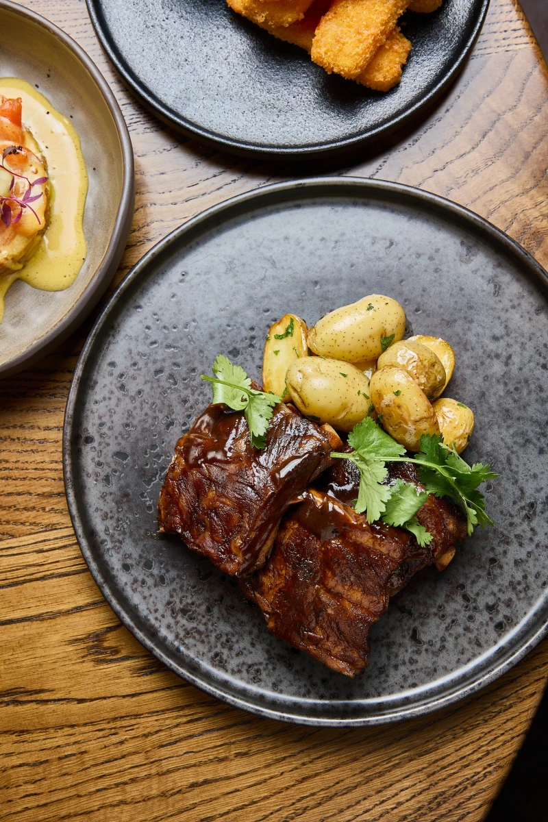 Томленые свинные ребра