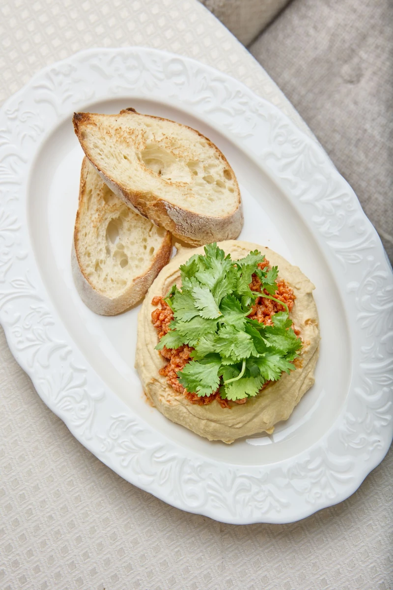 Хумус с говядиной