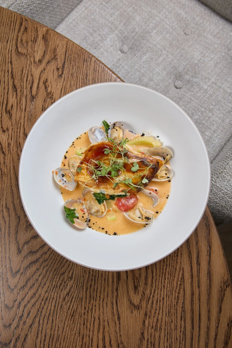 Судак с цукини и соусом мариньер