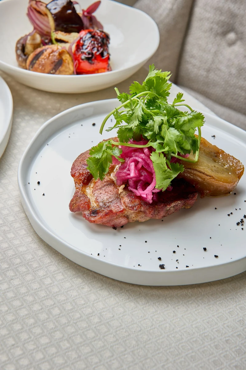 Стейк из свиной шеи с баклажаном