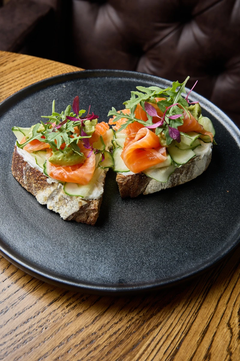 Брускетта с форелью 