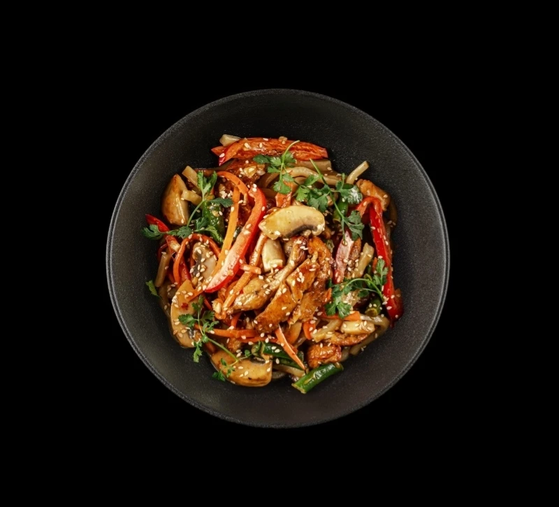 Удон с курицей в сливочном чили соусе 