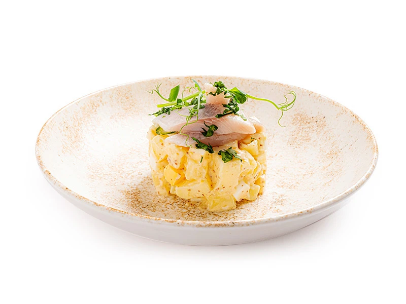 Салат картофельный с сельдью и французской заправкой