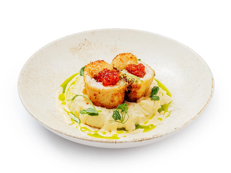 Рыбная котлета с пюре, икрой и соусом сливочный Тайгермилк