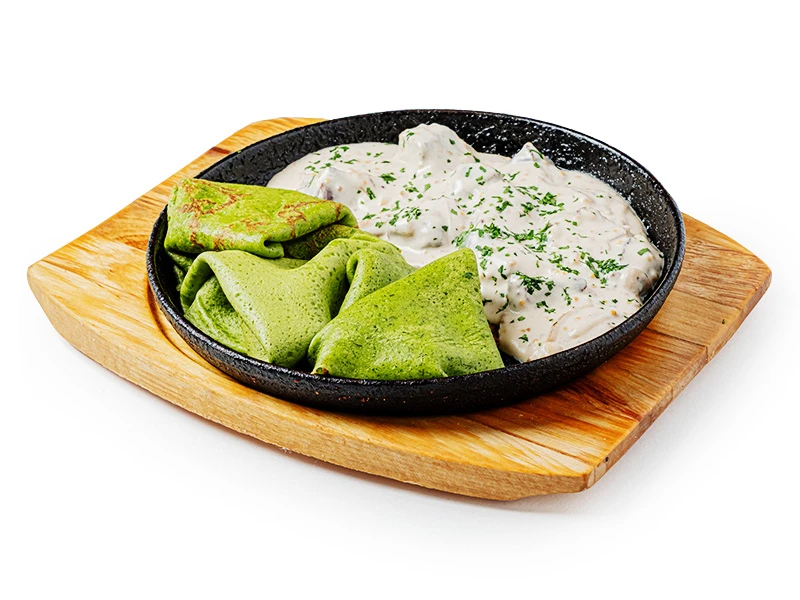 Укропные блинчики с куриными сердечками в соусе