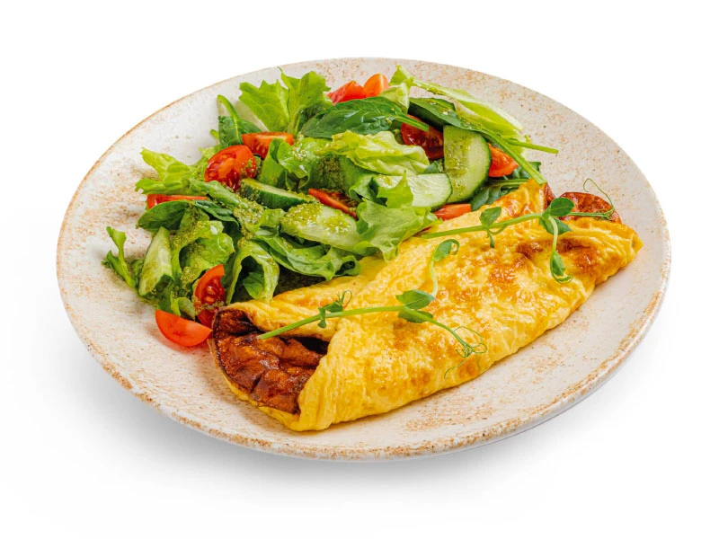 Омлет с салатом