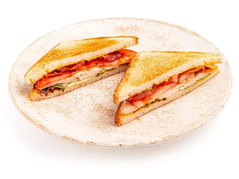 *Сэндвич с курицей и хрустящим беконом