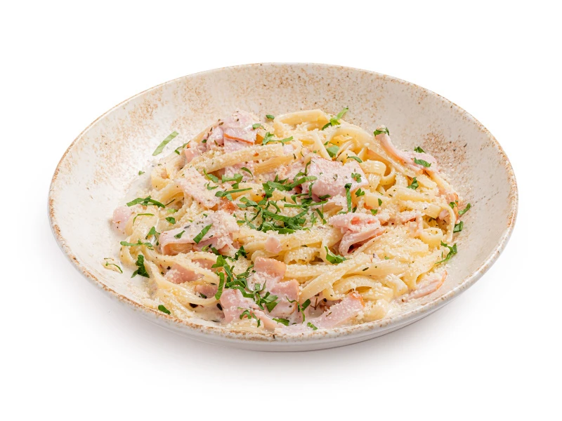 Паста с ветчиной и сливочно-сырным соусом