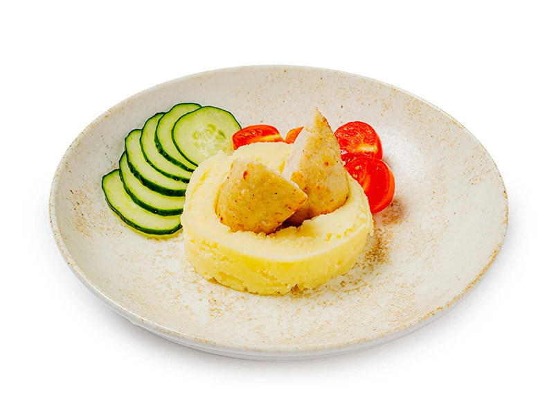 Куриная котлета с пюре и овощами
