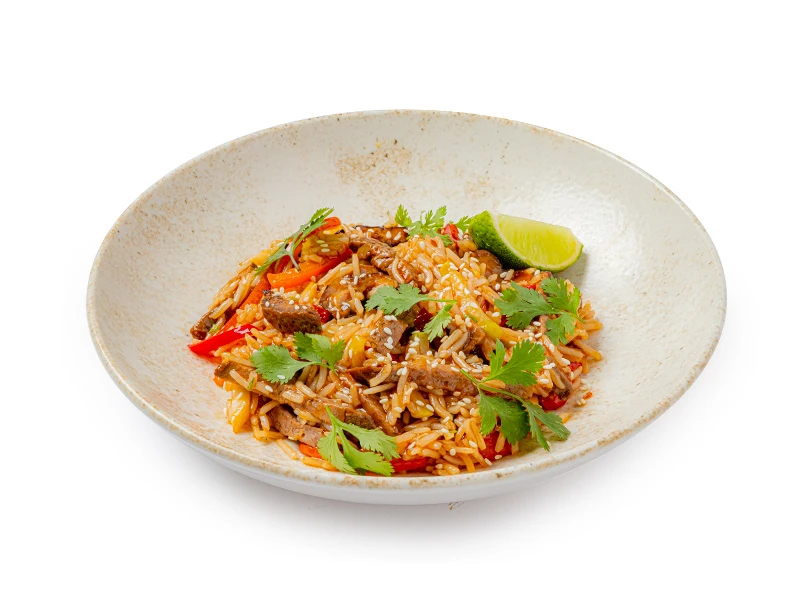 Рис в азиатском стиле с говядиной