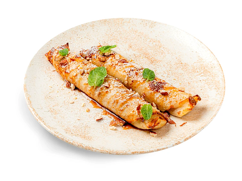 Творожные блинчики с  бананом и  карамелью