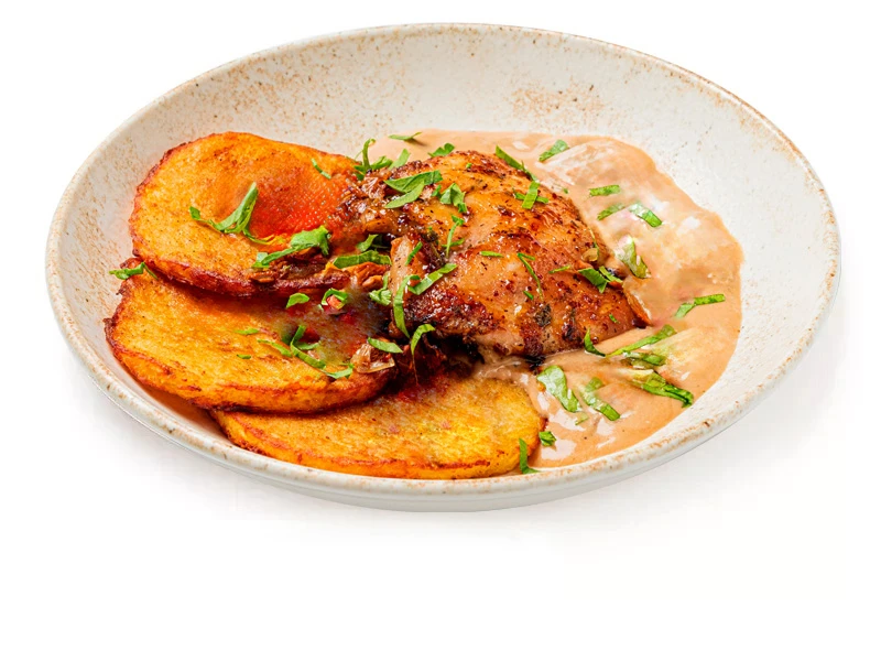 Драники с цыпленком и грибным соусом