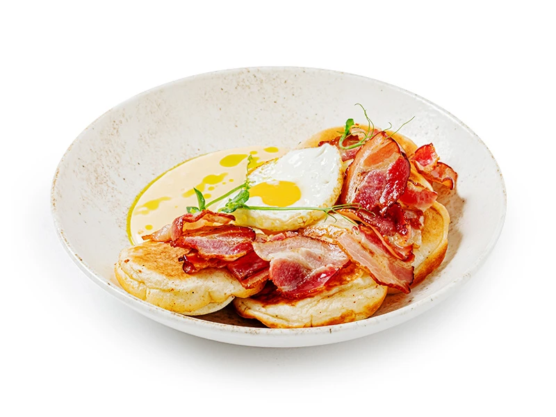 Сытные оладьи с беконом