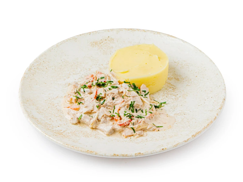 Свинина в сметанном соусе с выбором гарнира