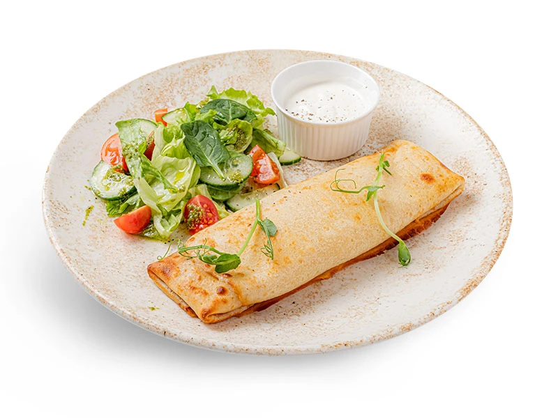 Большой блин с ветчиной, курицей и сыром