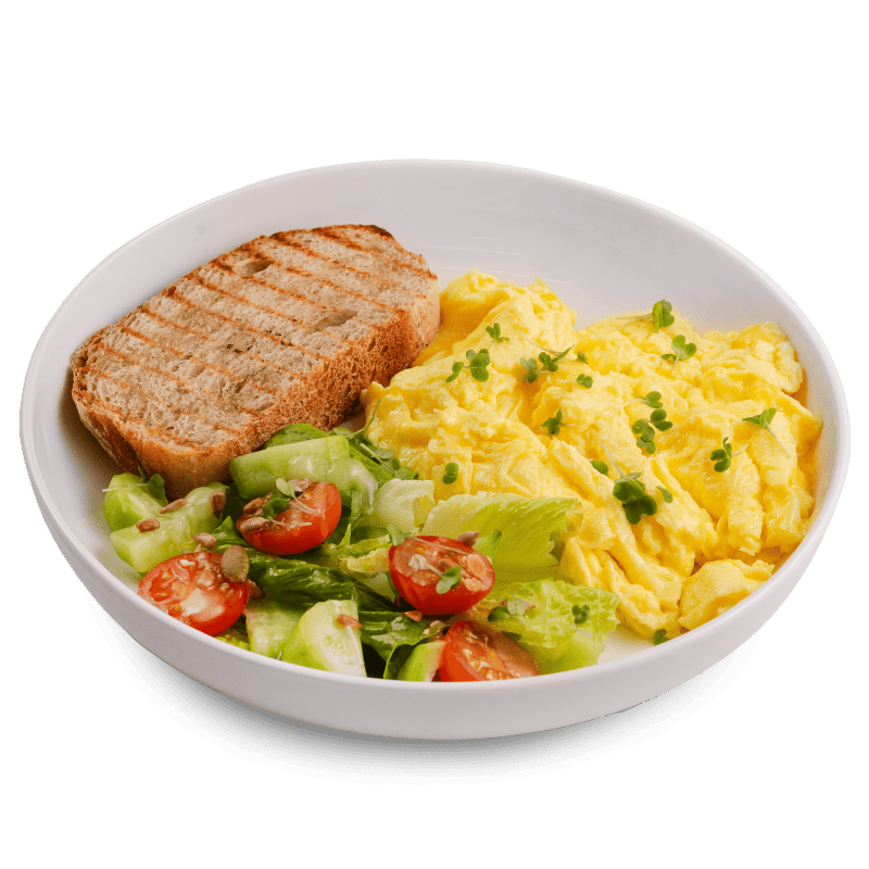 Скрэмбл с салатом 