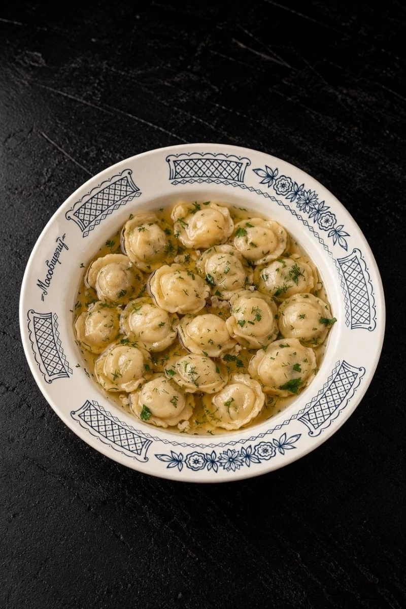Пельмени с говяжьим бульоном